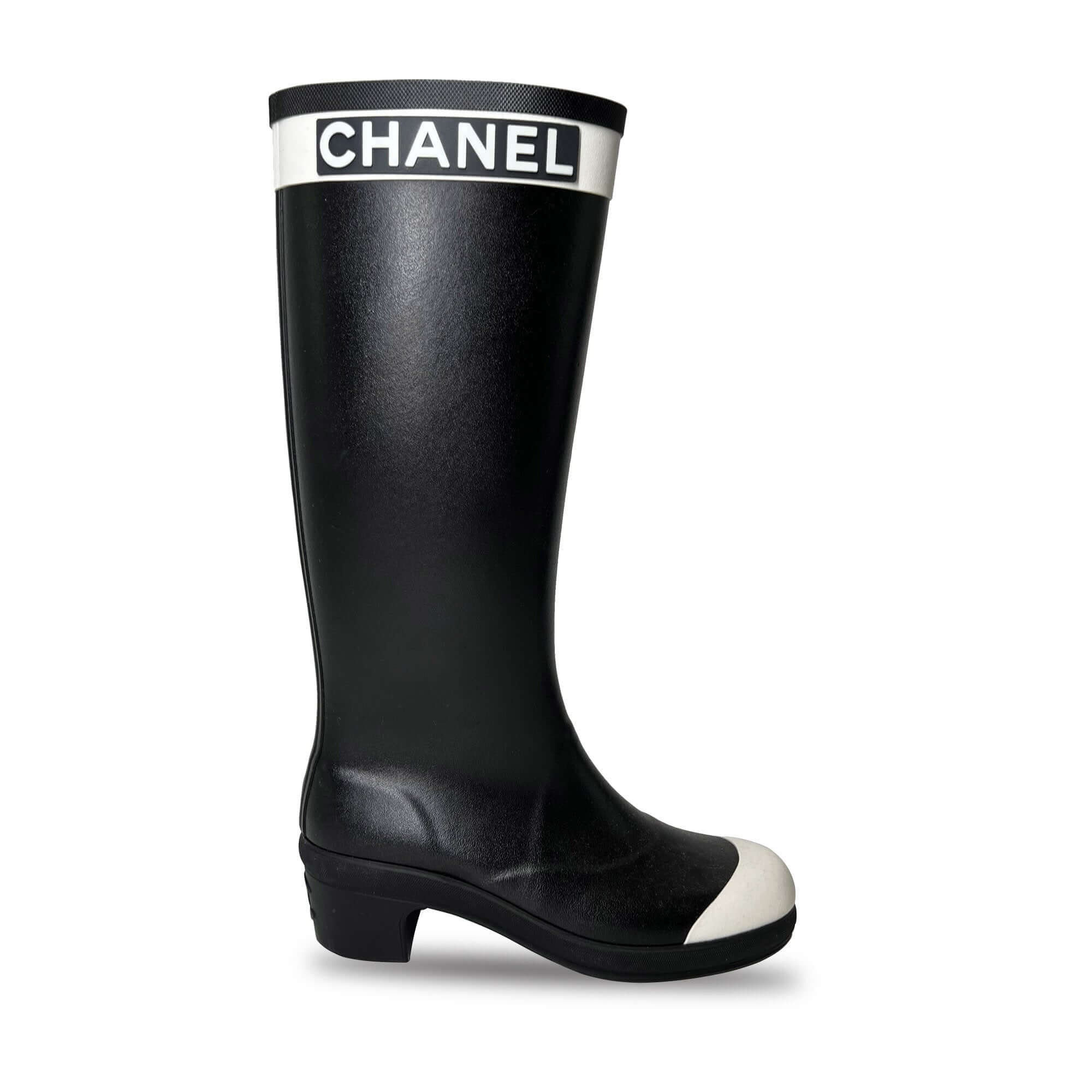 Chanel logo cap black white rainboots