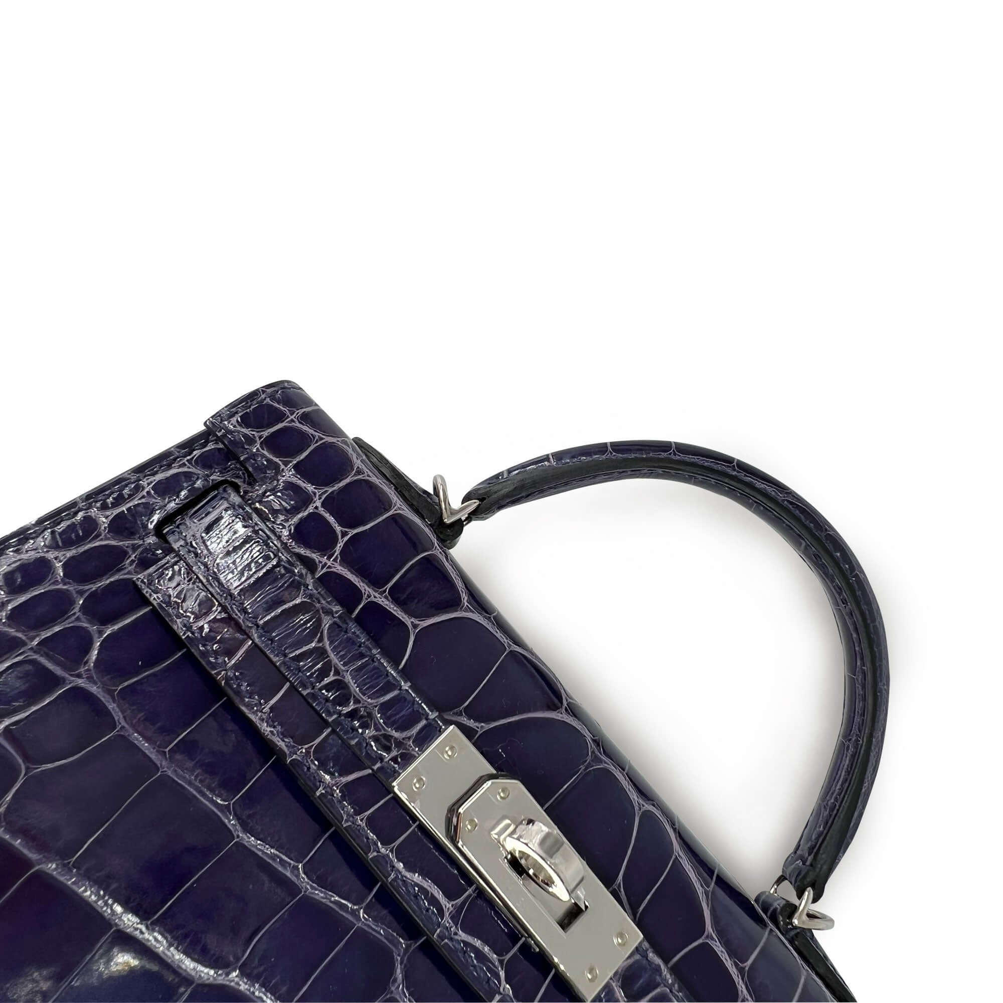 Hermes Kelly Designer Bag in Bleu Encre Lisse detail corner