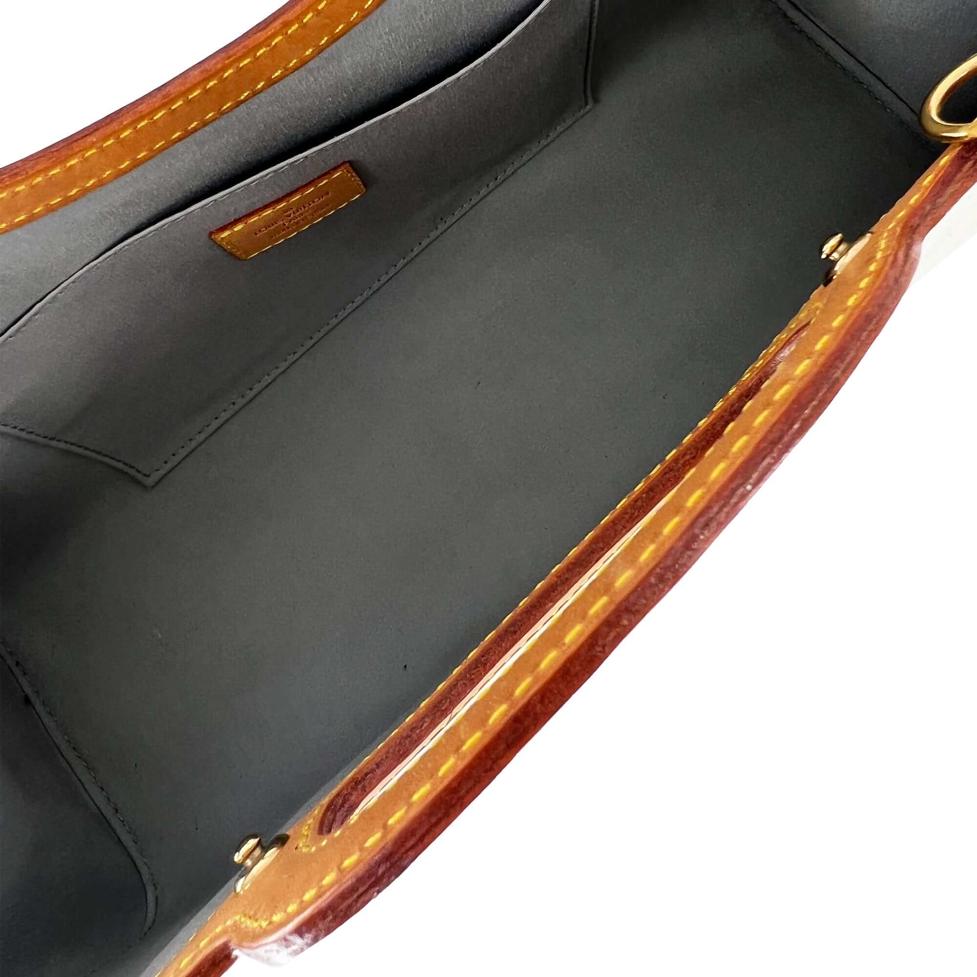 LOUIS VUITTON Roxbury Drive Vernes Pearl Monogram Patent Leather Purse  Handbag at 1stDibs